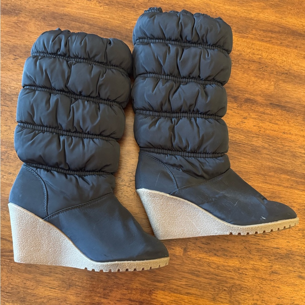 Old Navy Black Wedge Winter Boots